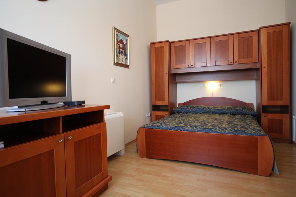 Studio Apartmani Bijeli Delfin بيوغْغاد نا موغو الغرفة الصورة