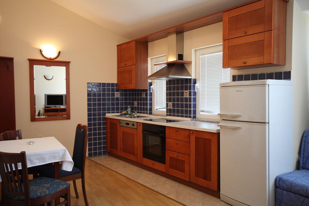Studio Apartmani Bijeli Delfin بيوغْغاد نا موغو الغرفة الصورة