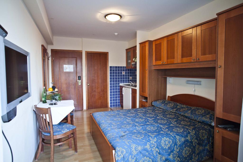 Studio Apartmani Bijeli Delfin بيوغْغاد نا موغو الغرفة الصورة