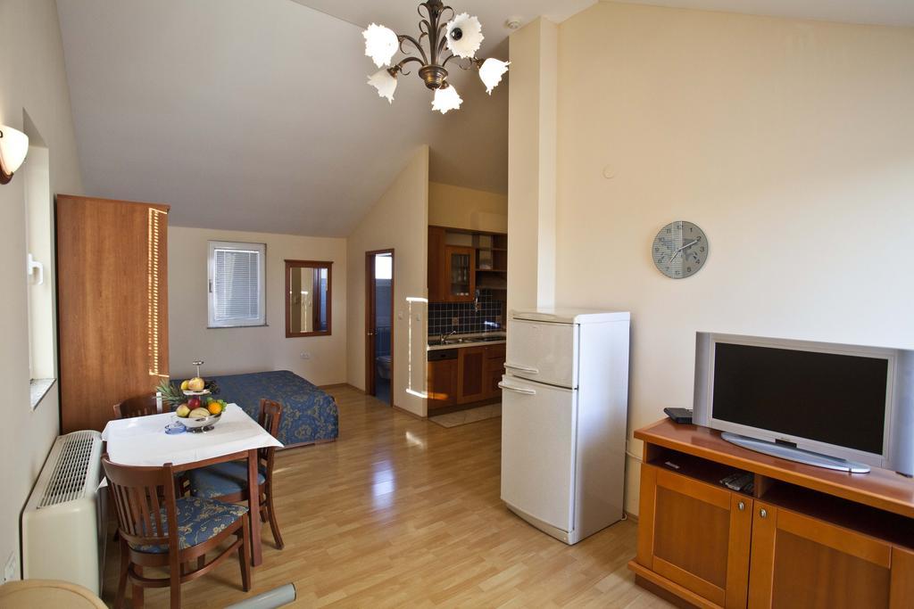 Studio Apartmani Bijeli Delfin بيوغْغاد نا موغو المظهر الخارجي الصورة